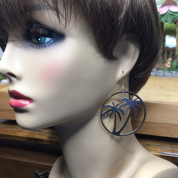 Palm Tree / Coconut Tree Earrings - Picture 4 of 12